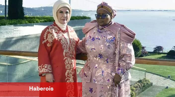 Emine Erdoğan Esvatini Ana Kraliçesi Ntfombi Tfwala ile bir ortaya geldi