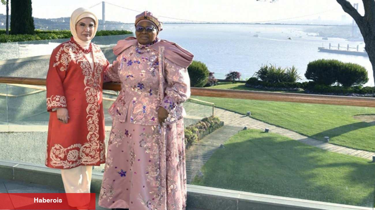 Emine Erdoğan Esvatini Ana Kraliçesi Ntfombi Tfwala ile bir ortaya geldi