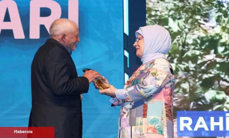 Emine Erdoğan'dan 'Orman Dede' olarak bilinen Rahim Demirbaş için taziye bildirisi - Haberois Emine Erdoğan'dan 'Orman Dede' olarak bilinen Rahim Demirbaş için taziye bildirisi