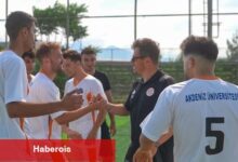 Emre Belözoğlu öğrencilerle futbol oynadı