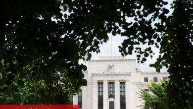 Fed üyeleri, tarife belirsizliği ağır basarken temkinli politika yaklaşımına işaret ediyor