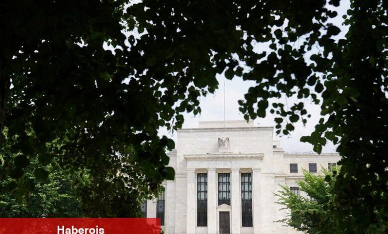 Fed üyeleri, tarife belirsizliği ağır basarken temkinli politika yaklaşımına işaret ediyor - Haberois Fed üyeleri, tarife belirsizliği ağır basarken temkinli politika yaklaşımına işaret ediyor
