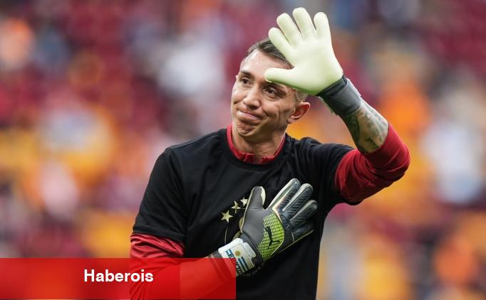 Galatasaray'da Muslera, "Büyük kaptan" tezahüratıyla karşılandı - Haberois Galatasaray'da Muslera, "Büyük kaptan" tezahüratıyla karşılandı