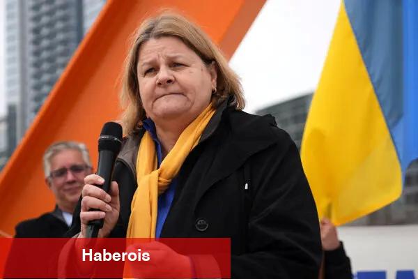 Göçmenlik ajanlarını engellemekle suçlanan Wisconsin Hakimi, davanın işten çıkarılmasını istiyor - Haberois Göçmenlik ajanlarını engellemekle suçlanan Wisconsin Hakimi, davanın işten çıkarılmasını istiyor