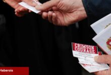 Harvard'ın mezuniyet günü protestoları ve gururunu harmanlıyor