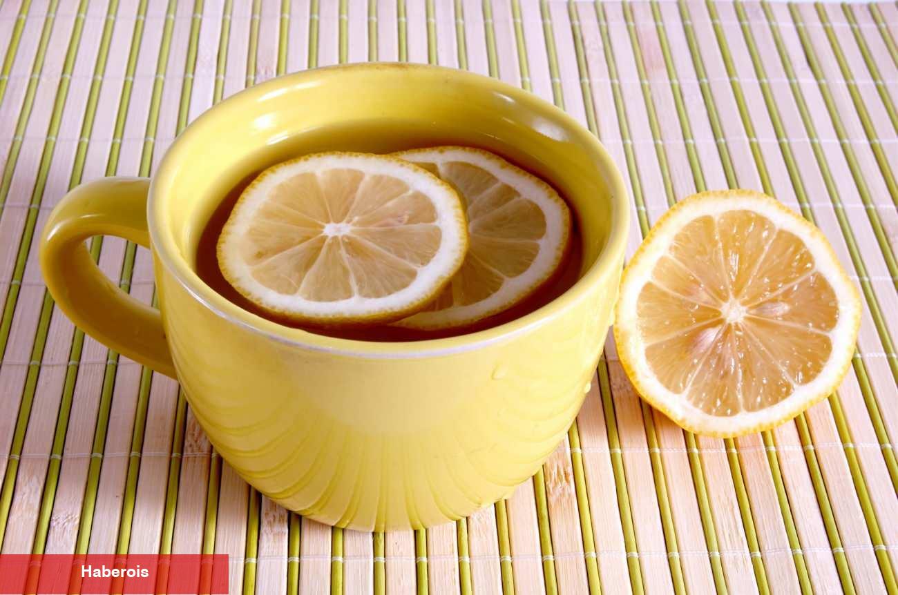 Her gün çayınıza bir dilim limon atın: Sonuca çok şaşıracaksınız!