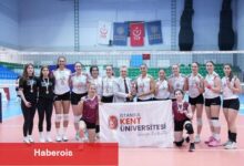 İstanbul Kent Üniversitesi bayan voleybol grubu şampiyonluk elde etti