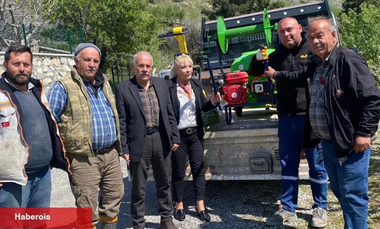 İzmir’de çiftçilere dayanak: İlaçlama makinesi armağan edildi - Haberois İzmir’de çiftçilere dayanak: İlaçlama makinesi armağan edildi