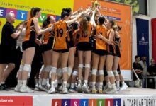 İzmir'de 'Festival Voleybol'da birinci mükafatlar verildi