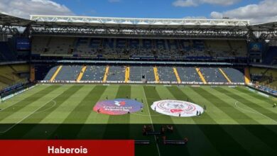 Kadıköy'de istifa tezahüratları ve İsmail Kartal pankartı