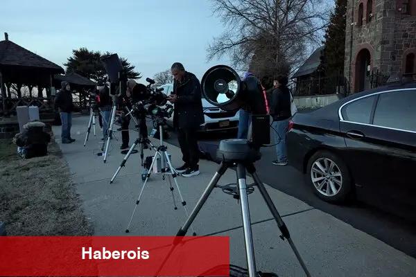 Karanlık ve sessiz olduğu bir mezarlıkta yıldız giymek