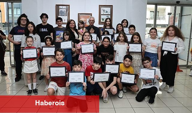 Karikatür Atölyesi iştirakçilerinden yıl sonu standı - Haberois Karikatür Atölyesi iştirakçilerinden yıl sonu standı