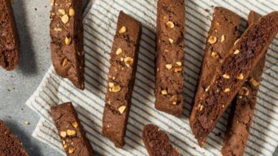 Keçiboynuzu Unlu Biscotti