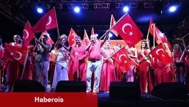 Kemer'de 19 Mayıs coşkusu İkilem Kemer'de konser verdi