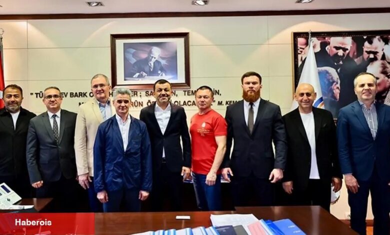 Kızıl Ordu Korosu’ndan Lider Çavuşoğlu’na ziyaret - Haberois Kızıl Ordu Korosu’ndan Lider Çavuşoğlu’na ziyaret