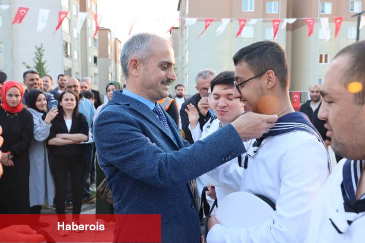 Kocaeli Çayırova’nın özel askerlerine kına gecesi