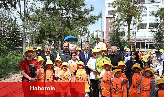 Lider Altay Özel Gençlerle Birlikte Zerzevat Fidelerini Toprakla Buluşturdu - Haberois Lider Altay Özel Gençlerle Birlikte Zerzevat Fidelerini Toprakla Buluşturdu