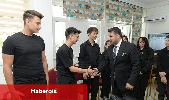 Lider Çırpanoğlu'ndan Türkiye Birincilerine Tebrik Ziyareti - Haberois Lider Çırpanoğlu'ndan Türkiye Birincilerine Tebrik Ziyareti