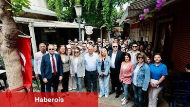 Lider Memnun Kosovalı öğrencilerle bir ortaya geldi