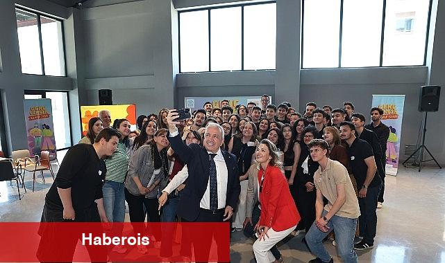 Lider Şadi Özdemir Gençlik Bayramı'nda gençlerle buluştu - Haberois Lider Şadi Özdemir Gençlik Bayramı'nda gençlerle buluştu