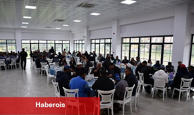 Lider Taşyasan işçilerle kahvaltıda buluştu - Haberois Lider Taşyasan işçilerle kahvaltıda buluştu