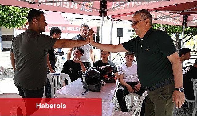 Lider Topaloğlu, liselilerin kermesine katıldı - Haberois Lider Topaloğlu, liselilerin kermesine katıldı