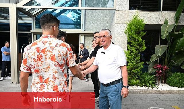 Lider Topaloğlu'ndan öğrencilere motivasyon yemeği - Haberois Lider Topaloğlu'ndan öğrencilere motivasyon yemeği