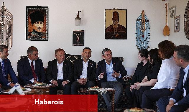 Lider Tugay, İstanbul'da CHP Genel Başkanı Özgür Özel ile bir ortaya geldi