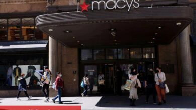 Macy’s, Dick’s Sporting Goods ve Box piyasa öncesi yükselirken Capri düşüyor