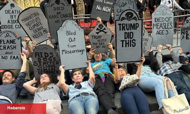Manhattan’da 'Milyarder Galasına' protesto şoku! - Haberois Manhattan’da 'Milyarder Galasına' protesto şoku!