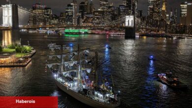 Meksika Donanması Yelkenli Brooklyn Köprüsü'ne çarpıyor