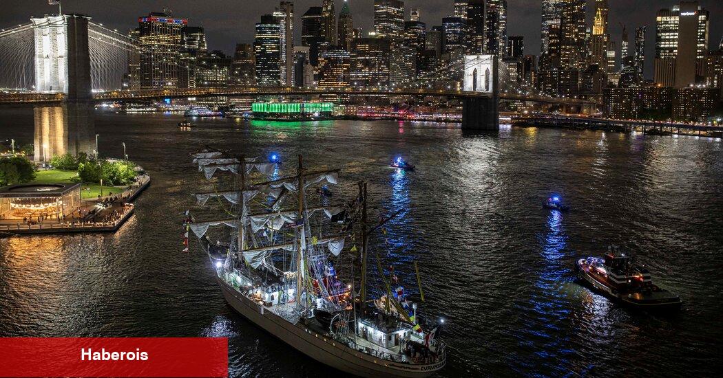Meksika Donanması Yelkenli Brooklyn Köprüsü'ne çarpıyor