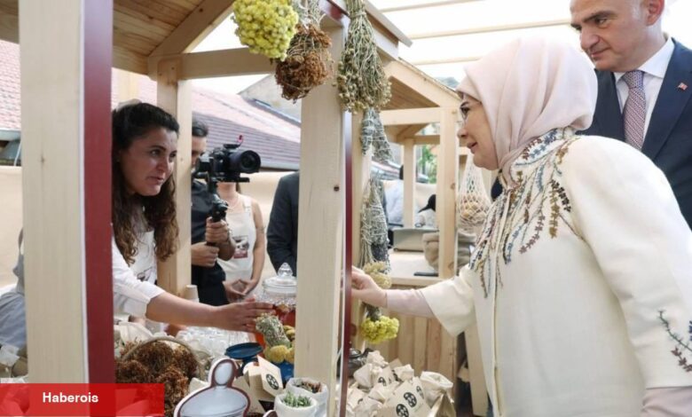 Nevşehir'de Türk Mutfağı Haftası'na katılan Emine Erdoğan yoğurt mayaladı - Haberois Nevşehir'de Türk Mutfağı Haftası'na katılan Emine Erdoğan yoğurt mayaladı
