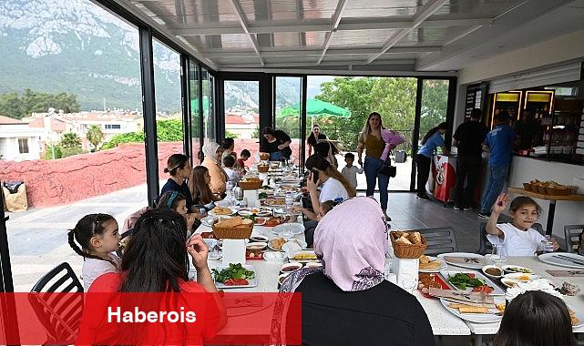 Öğretmenlerden Zirve Parkı'nda Anneler Günü aktifliği - Haberois Öğretmenlerden Zirve Parkı'nda Anneler Günü aktifliği