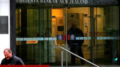 RBNZ, beklendiği üzere faiz oranlarını 25 baz puan düşürdü, global ticaret risklerini işaret etti