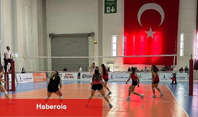Şenlik Voleybol'da birinci mükafatlar verildi - Haberois Şenlik Voleybol'da birinci mükafatlar verildi
