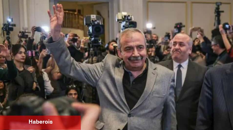 Sırrı Süreyya Başkan hayatını kaybetti! AKM'de cenaze merasimi düzenleniyor