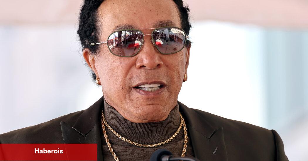 Smokey Robinson, hizmetçileri karşı davada hakaretle suçluyor