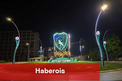 Stat kavşağını Kocaelispor’un arması aydınlatıyor
