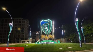Stat kavşağını Kocaelispor’un arması aydınlatıyor