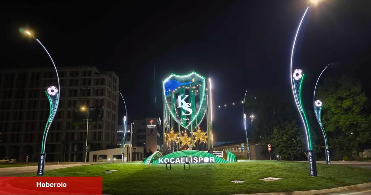 Stat kavşağını Kocaelispor’un arması aydınlatıyor
