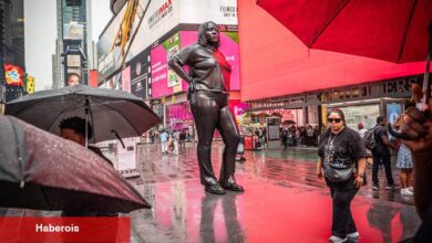 Times Sq. Heykel ırkçı tepkiyi ister. Bazıları için mesele bu.