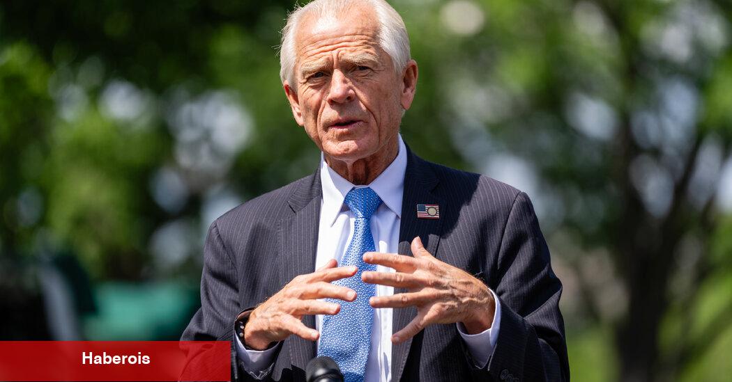 Adalet Bölümü Biden dönemi Peter Navarro'nun e-postalarını almaya itti