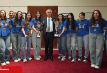 Adana Büyükşehir Belediyesi'nin kız grubundan büyük muvaffakiyet