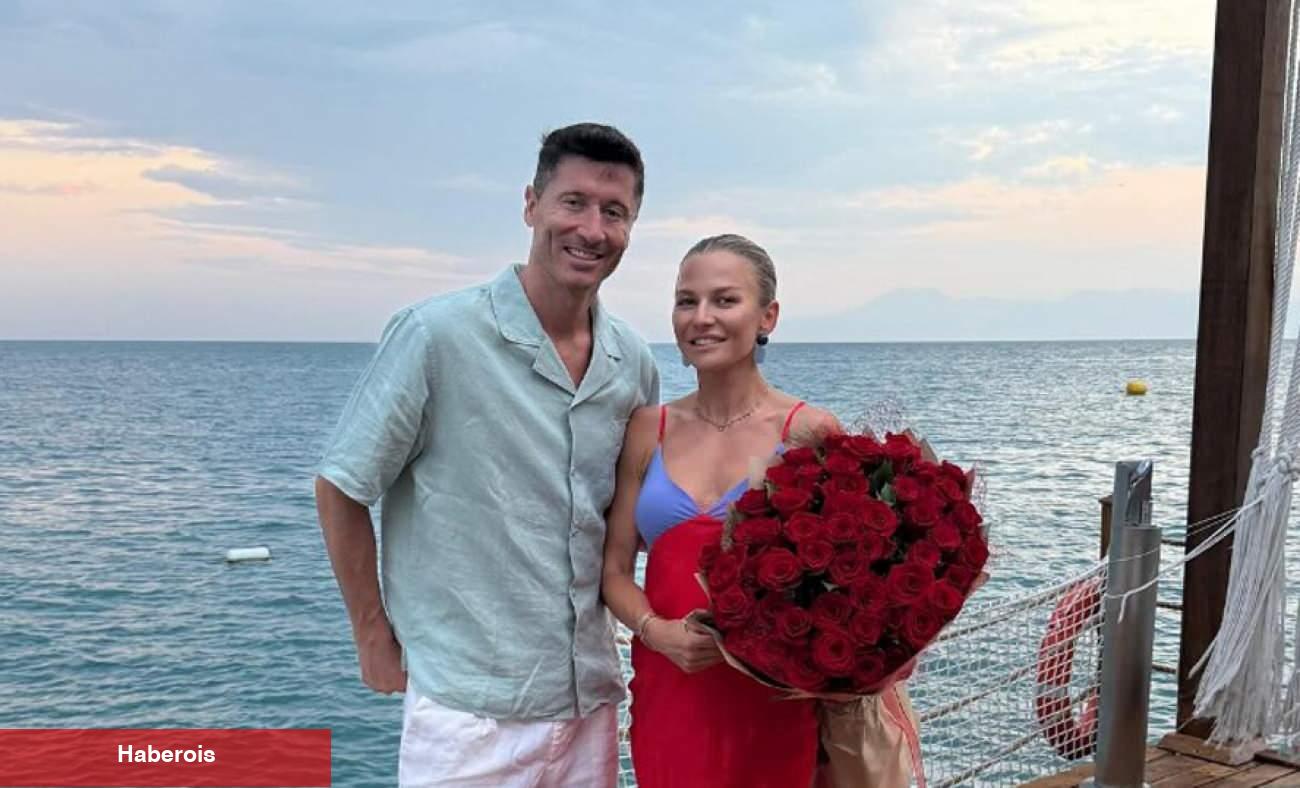 Barcelona forveti Robert Lewandowski ailesiyle Antalya'da!