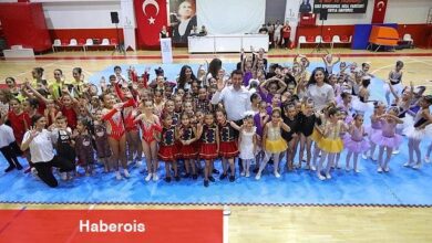Bayraklılı kursiyerlerden yıl sonu gösterisi