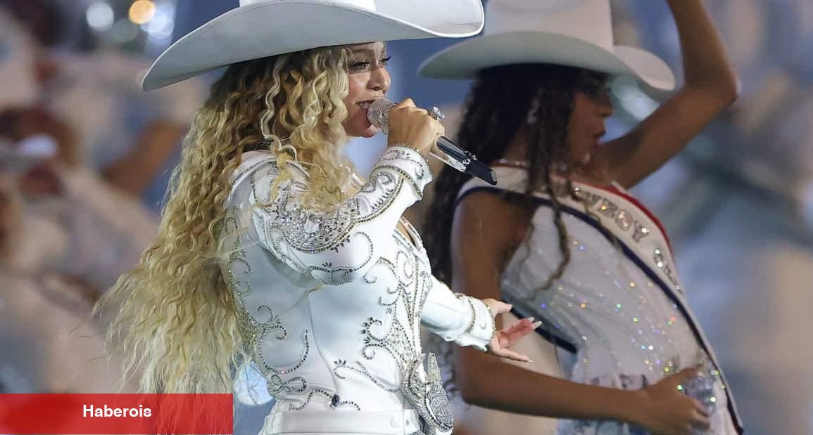 Beyonce'nin konserinde kaygı dolu anlar! Metrelerce yüksekten düşmekten son anda kurtuldu
