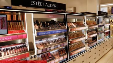 Deutsche Bank, büyüme ve kâr marjı toparlanması nedeniyle Estée Lauder’ı "al"a yükseltti