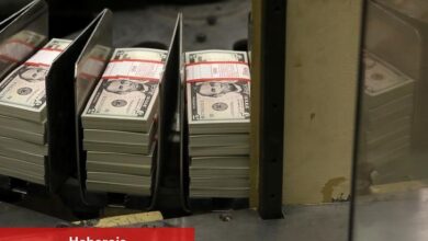 Dolar ticari belirsizlikle zayıflarken, sterlin ekonomik zayıflıktan etkilendi