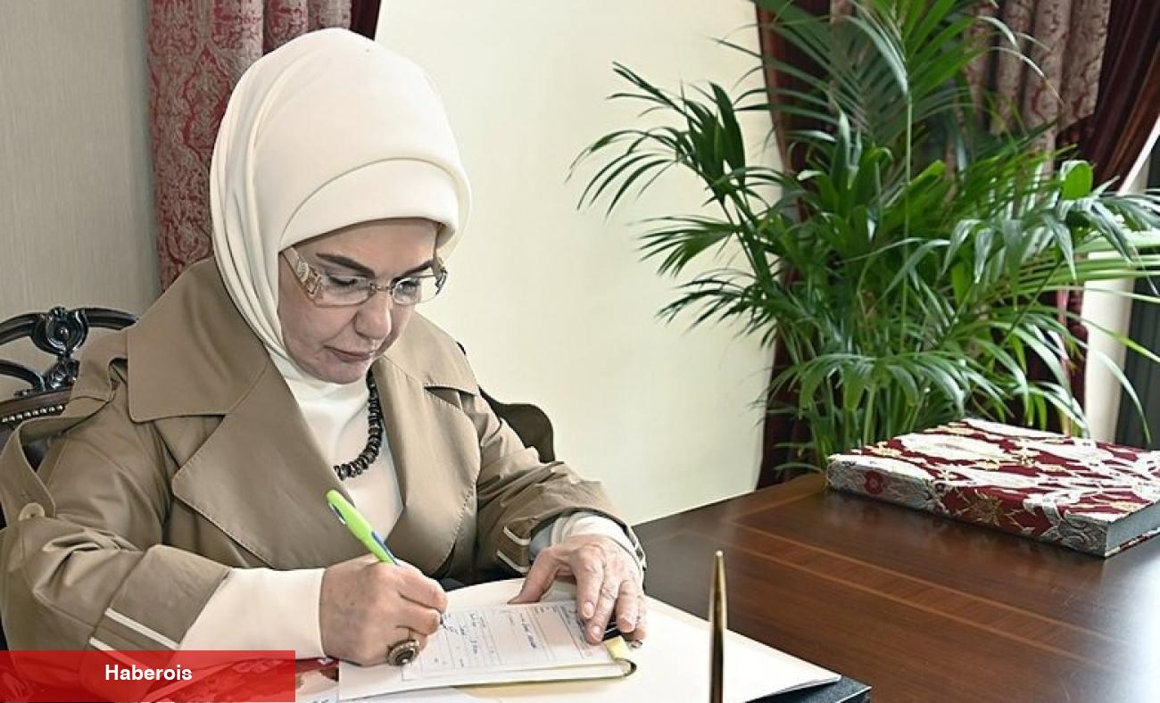 Emine Erdoğan kurbanını Türk Kızılay'a bağışladı